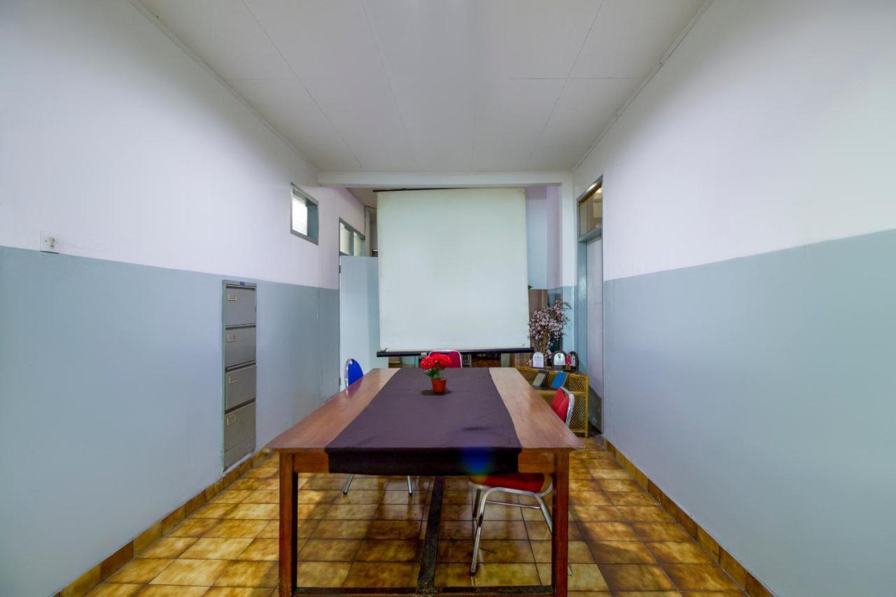 Hotel Vaccinated Staff - Oyo 2993 Pkbi Jawa Barat 2*