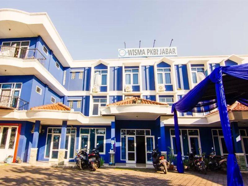 Hotel Vaccinated Staff - Oyo 2993 Pkbi Jawa Barat