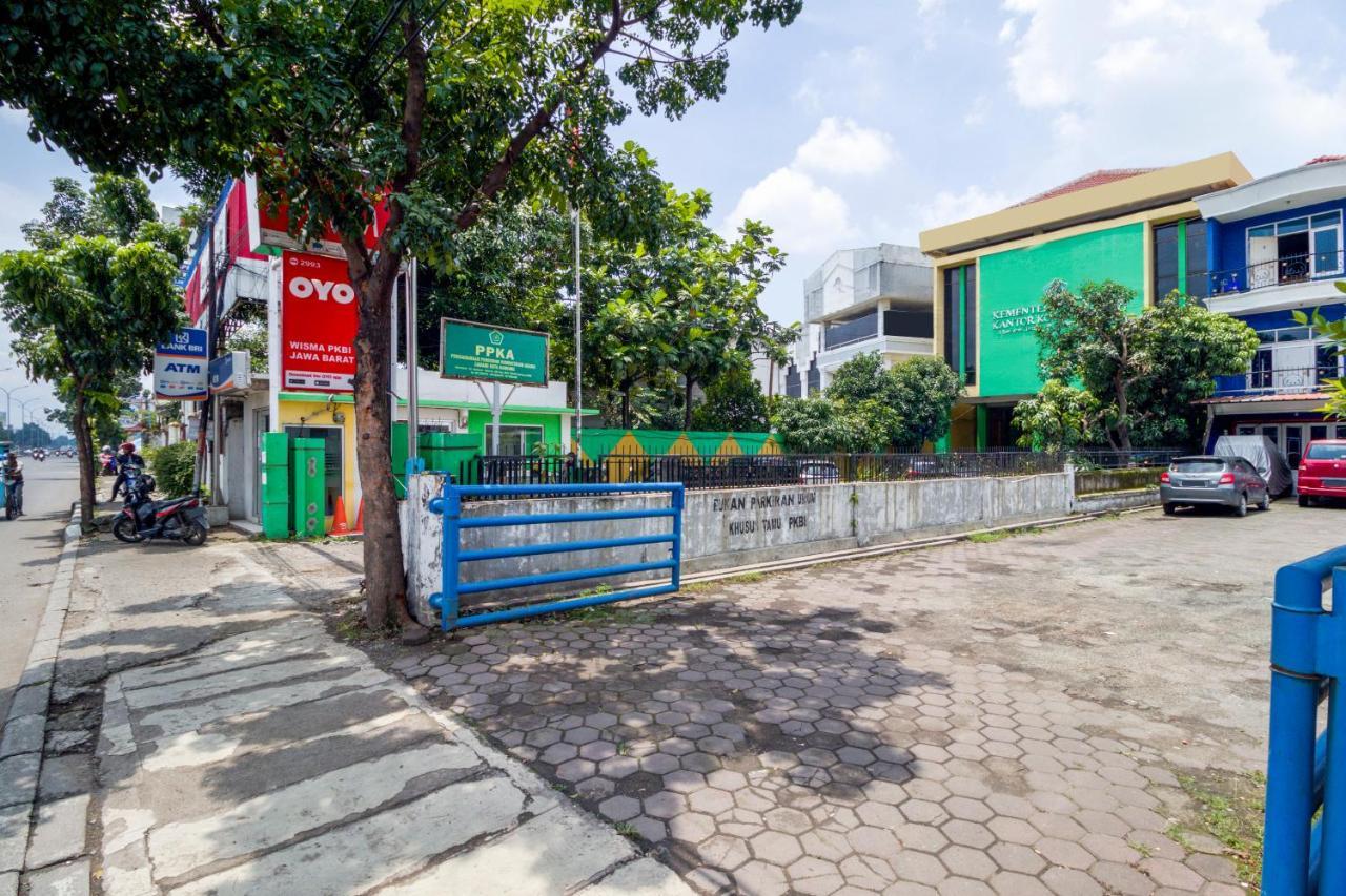 Vaccinated Staff - Oyo 2993 Pkbi Jawa Barat Hotel 2*
