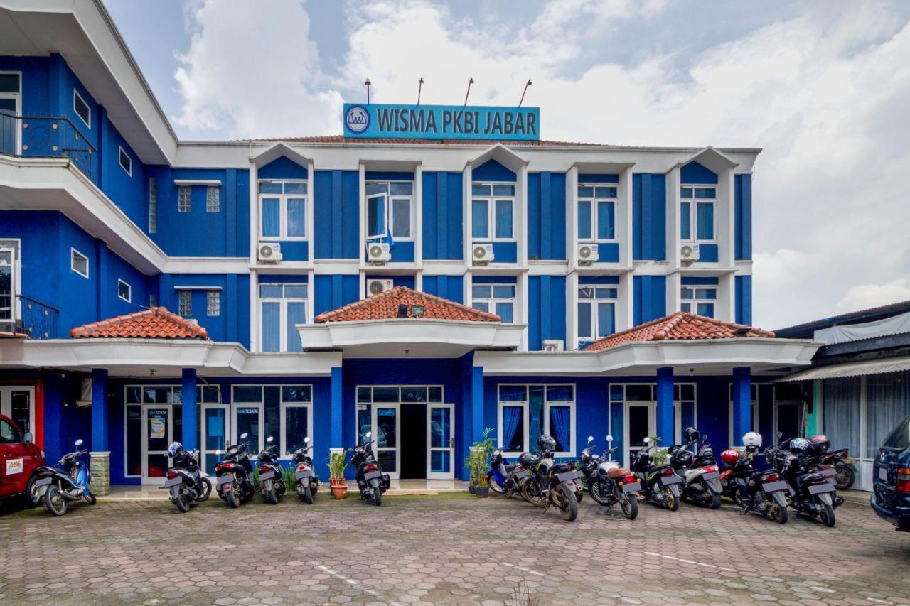 Vaccinated Staff - Oyo 2993 Pkbi Jawa Barat Hotel