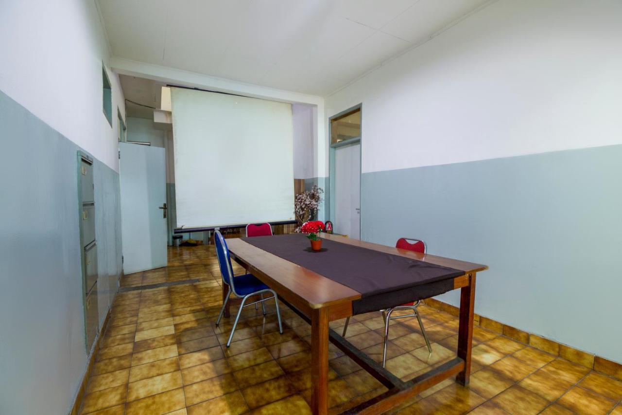Hotel Vaccinated Staff - Oyo 2993 Pkbi Jawa Barat 2*